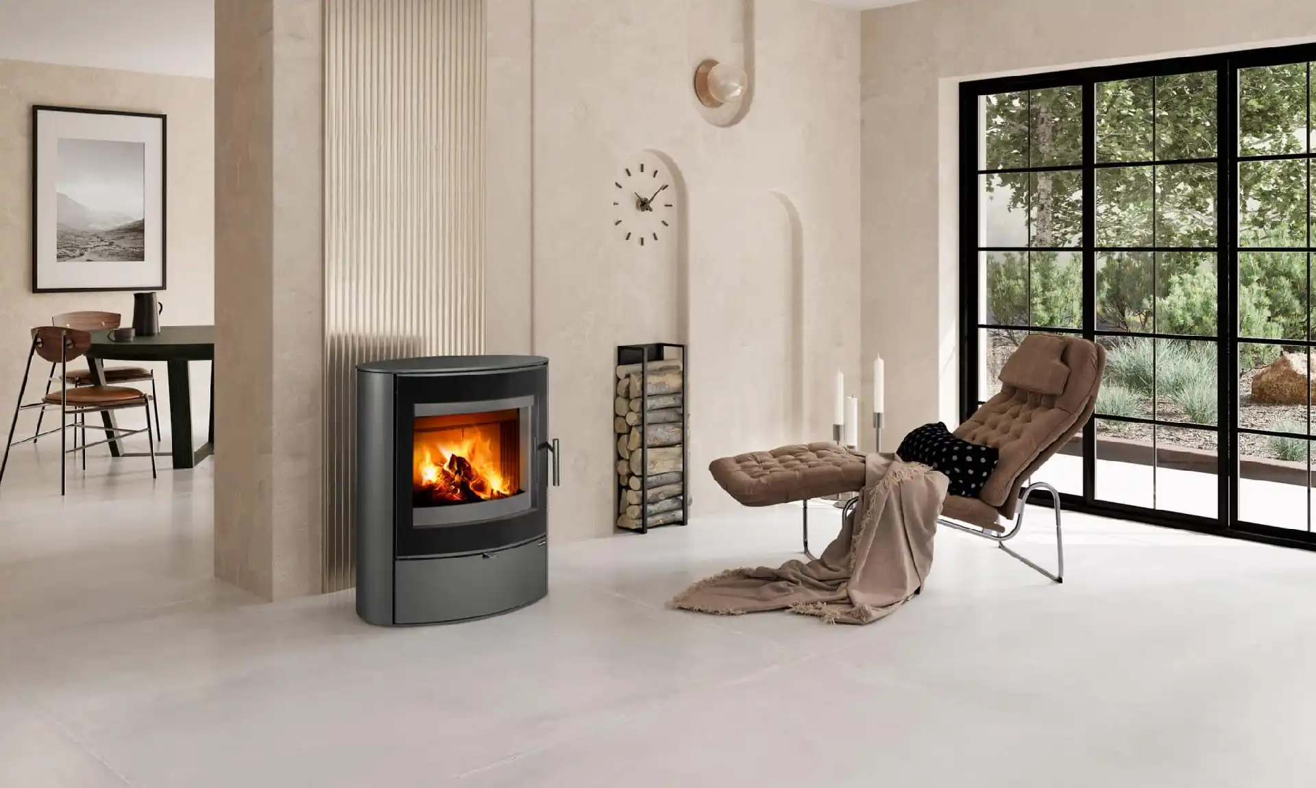 Poêle à bois Romotop Navia G dans un intérieur moderne
