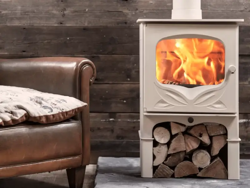 Poêle à bois Charnwood Bembridge dans un salon cosy